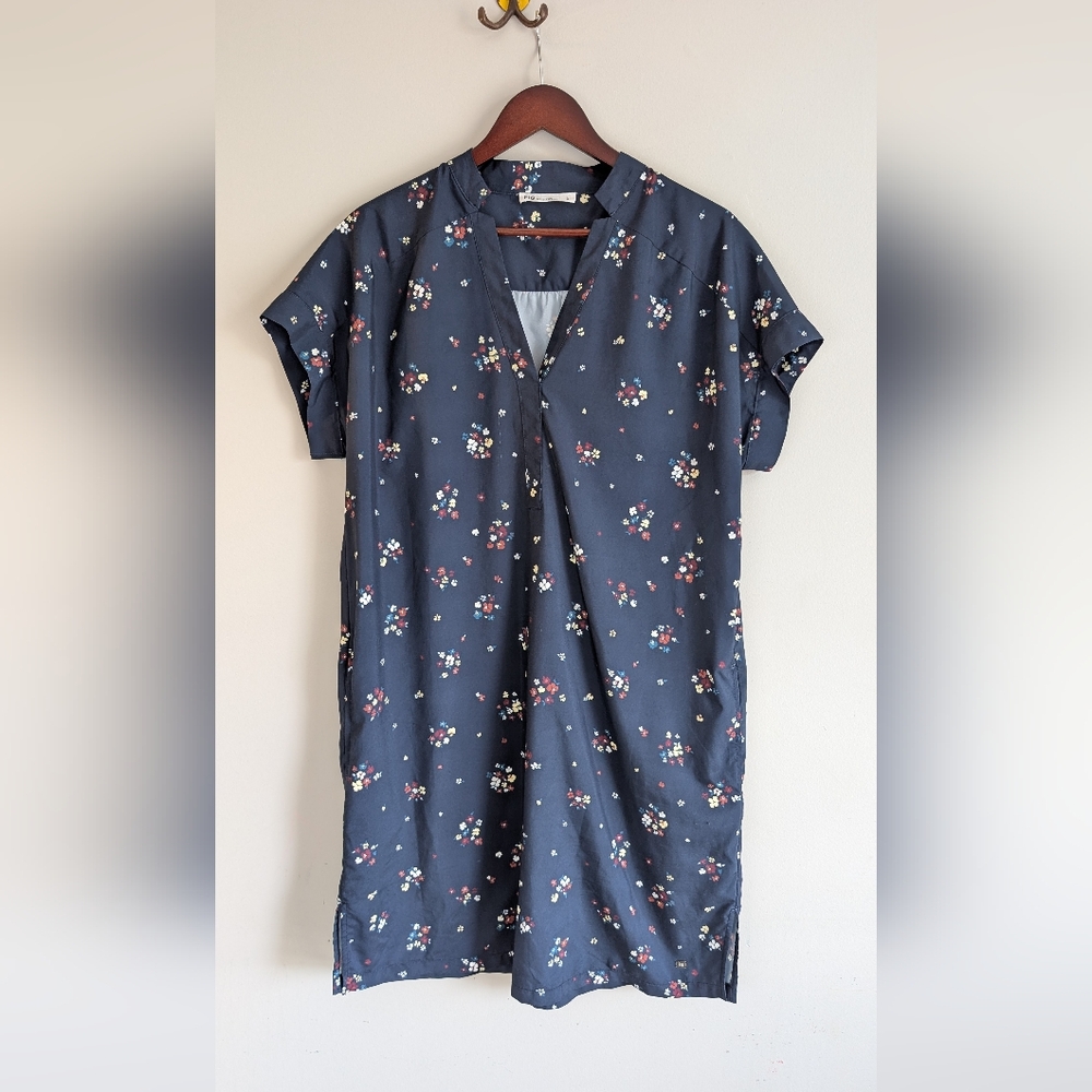 FIG Blue Floral Tunic w Pockets, Size L